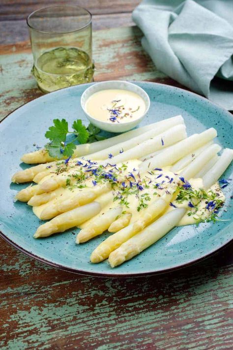 White asparagus is a delicious spring side dish, popular in Germany during the season of Spargelzeit, and perfect as an Easter side dish, Mother's Day, or any meal during spring. White Asparagus Recipes, Spring Side Dishes, Asparagus Dishes, Asparagus Seasoning, Easter Side Dishes, No Cook Appetizers, Asparagus Recipes, White Asparagus, Sauce Hollandaise