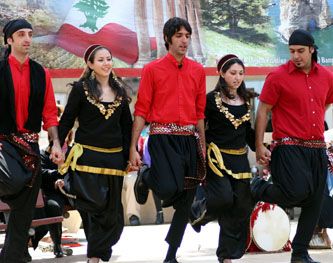 Dabke...Lebanes folkloric dance. My heart starts racing! I want to dance! Lebanese Clothing, Dabke Dance, Lebanon Culture, Aerobic Outfits, Long Veils, Lebanese Women, Belly Dancing Classes, National Clothes, World Dance