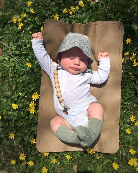 Earth Day Photoshoot Ideas, Earth Day Baby Photoshoot, Baby Nature Photoshoot, Earth Day Photoshoot, Infant Pictures, Birthday Shoots, Photography Captions, 6 Month Baby Picture Ideas, Month Pictures