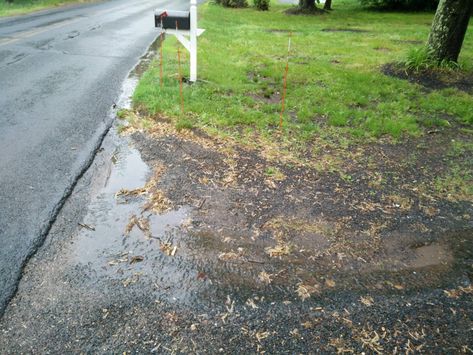 waterproofing - How do I prevent water from streaming into my driveway? - Home Improvement Stack Exchange Above Ground Pool Fence, Concrete Fence Posts, Driveway Edging, Diy Driveway, Flood Prevention, Yard Drainage, Fence Plants, Water Issues, Gravel Driveway