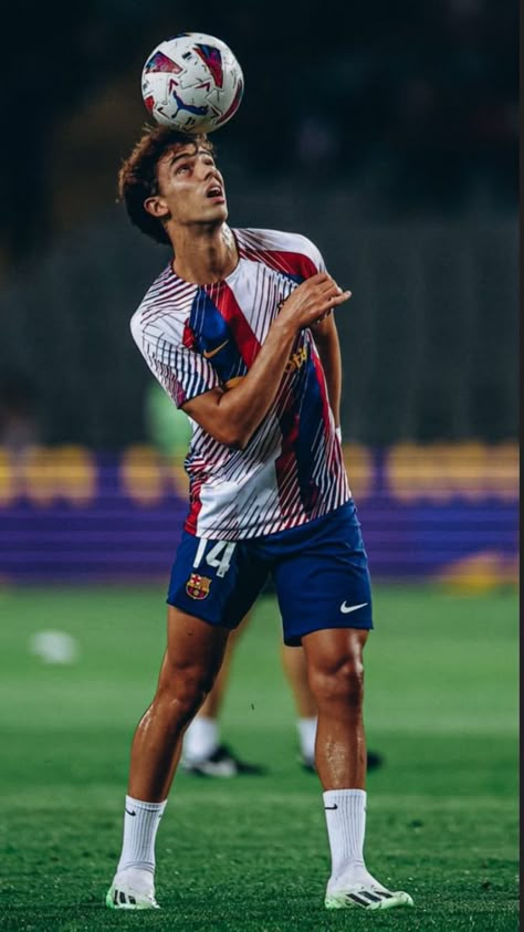 Joao Felix Wallpaper Barcelona, Soccer Men, Felix Wallpaper, Fc Barcelona Wallpapers, Cristiano Ronaldo Manchester, Barcelona Players, Soccer Boyfriend, Football Boyfriend, Soccer Drills