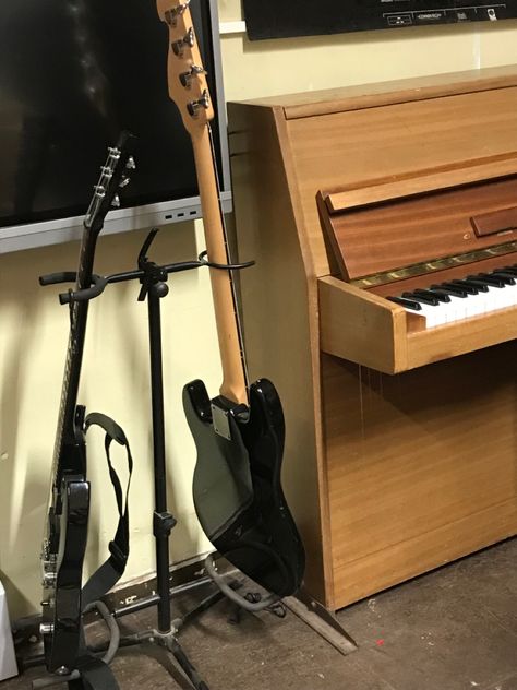 Guitar And Piano Aesthetic, Piano Aesthetic, Guitar Aesthetic, Pinterest Contest, Music Guitar, Musical Instruments, Dumb And Dumber, Random Stuff, Worship