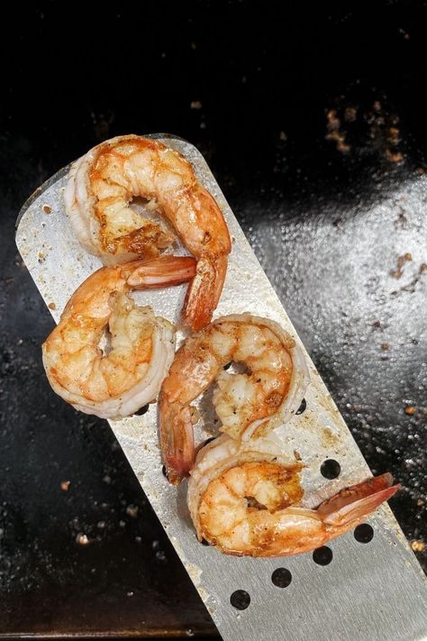 How long does it take to cook shrimp on a Blackstone Griddle? That's a very important question because no one likes over-cooked shrimp! Shrimp On Griddle, Shrimp On The Griddle, Shrimp On The Blackstone Grill, Shrimp On Blackstone Griddle, Blackstone Shrimp, Blackstone Shrimp Recipes, Keto Spaghetti Sauce Recipe, Cooking Raw Shrimp, Snapper Fish Recipes