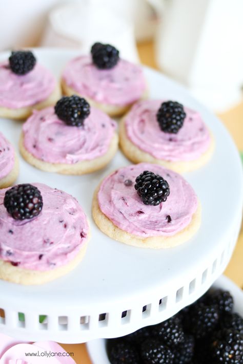 Blackberry Buttercream Frosting, Blackberry Cookies, Blackberry Buttercream, Mini Fruit Tarts, Macaron Cake, Sugar Cookie Mix, Dessert Recipies, Raspberry Recipes, Buttercream Frosting Recipe