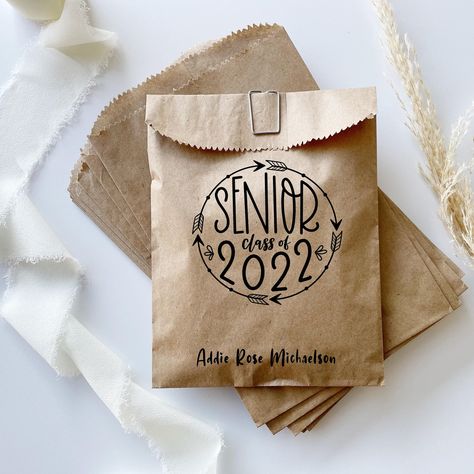 Senior Class Gift Ideas, Party Goodie Bags, Donut Bag, Memorial Favors, Bakery Bags, One Smart Cookie, Graduation Party Favors, Cap Decoration, Graduation Cookies