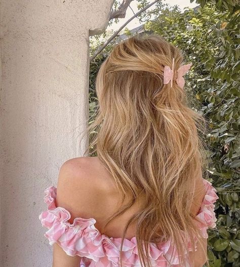 hair hairstyle and aesthetic image <img alt= src="https://data.whicdn.com/images/346849160/origin Bridgerton Women, Angelic Hair, Ingenue Essence, Pretty Fits, Ideal Closet, Good Hair Day, Grunge Hair, Dream Hair, Aesthetic Hair