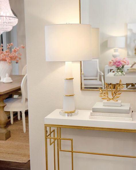 White And Gold Entryway Decor, Gold And White Console Table, Console Table Decorating Gold, White And Gold Console Table, Gold Console Table Decor Entryway, Entryway Table Decor Modern Luxury, Gold Entryway Table Decor, Entryway Ideas Gold, Console Table Wall Decor