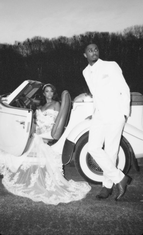 Black And White Wedding Black Couple, Black Couple Wedding Aesthetic, Vintage Engagement Photos Black Couple, Black Wedding Photo Ideas, Married Astethic, Wedding Photos Black Couples, Wedding Elopement Photography, Old Hollywood Wedding Aesthetic, 90s Wedding Aesthetic