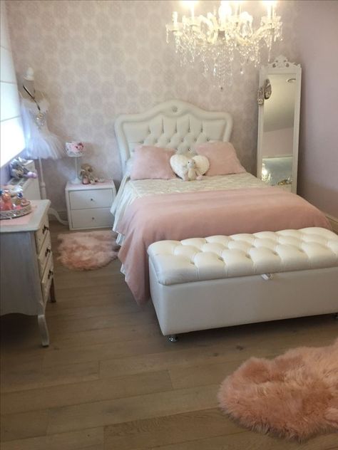 Bedroom Decor For Small Rooms, Pink Bedroom Decor, Pink Room Decor, Girly Room, Redecorate Bedroom, Pretty Room, Dreamy Room, Room Planning, Dream Room Inspiration