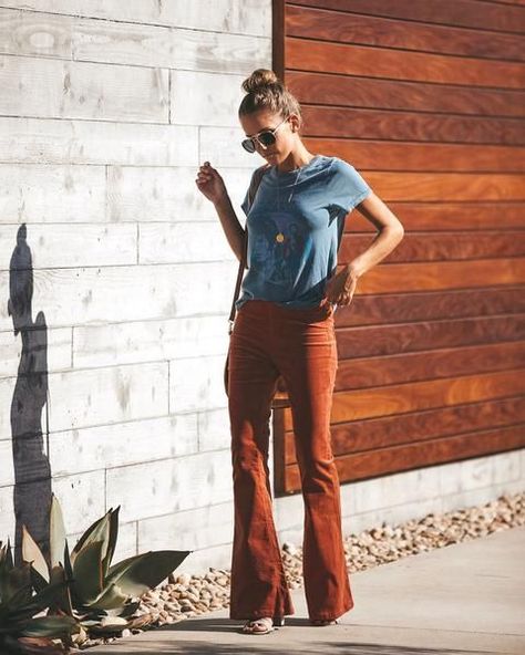 Suede Bell Bottoms Outfit, Brown Corduroy Bell Bottoms Outfit, Casual Corduroy Pants Outfit, Bell Bottom Corduroy Pants, Kick Flare Corduroy Pants, Rust Flare Pants Outfit, Bell Bottom Corduroy Outfit, Velvet Bell Bottoms Outfit Winter, Women’s Corduroy Pants Outfit