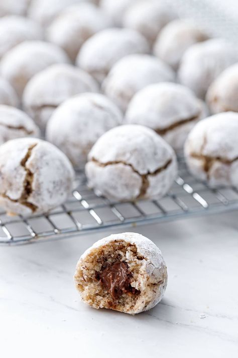 Hazelnut Flour, Amaretti Cookie Recipe, Best Christmas Cookie Recipes, Brownie Vegan, Cookies Love, Amaretti Cookies, Best Christmas Cookie Recipe, Christmas Cookie Recipes, Best Christmas Cookies