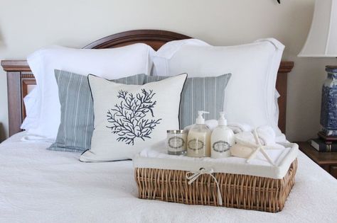 Guest basket for visitors!  Too cute! Guest Bedroom Basket, Bedroom Basket, Guest Room Baskets, Guest Welcome Baskets, Guest Basket, Guest Room Essentials, Coastal Style Decorating, Wash Cloths, Guest Cottage