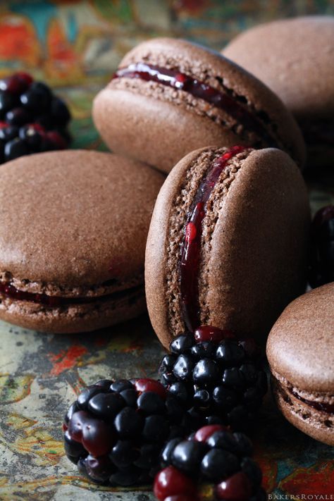 Blackberry Macarons, Kue Macaroon, Macaroon Recipes, Macaron Recipe, Think Food, Cakepops, Macaroons, Just Desserts, Blackberry