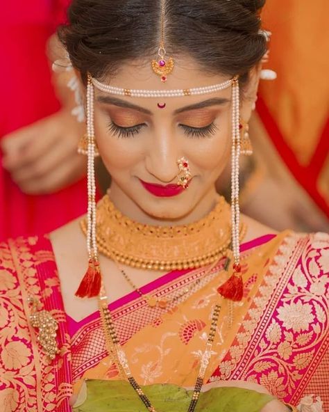 Indian culture Marathi Bride Mangalsutra, Bashing Marathi Wedding, Mundavlya Designs, Mangalsutra Ideas, Red Saree Wedding, Maharashtrian Bride, Maharashtrian Wedding, Kashta Saree, Marathi Bride