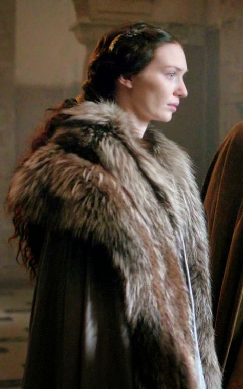 Isabel Neville, Game Of Thrones Story, King Robert Baratheon, Fur Cloak, Elizabeth Woodville, The White Queen, The White Princess, Eleanor Tomlinson, Medieval Woman