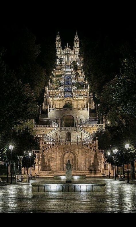 LAMEGO - PORTOGALLO  Nossa Senhora dos Remédios Places In Portugal, Braga Portugal, Portuguese Culture, Visit Portugal, Albufeira, Portugal Travel, Spain And Portugal, Lisbon Portugal, Beautiful Buildings