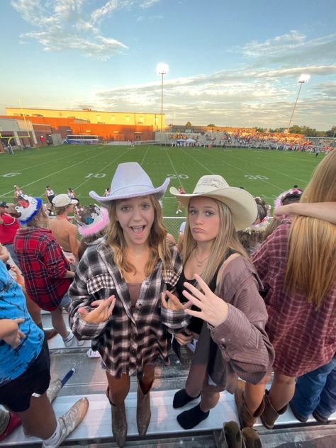 Country Game Day Outfit, Rodeo Football Theme Outfits, Country Football Game Theme, Fnl Outfits, Fnl Fits, Fnl Themes, Football Season Outfits, Country Night, School Spirit Week