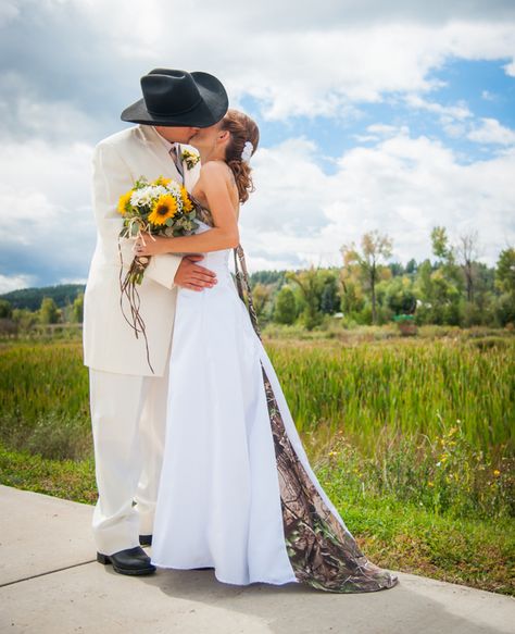 camo style wedding ideas | Would You Wear A Camo Wedding Dress? This Bride Did! - The Knot Blog White Camo Wedding Dress, Camo Wedding Dress, Phillip Graves, Camo Wedding Dresses, Camo Wedding Rings, Cookies Wedding, Wedding Tux, Wedding Backdrops, Camo Wedding