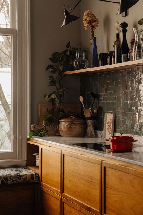 Old Italian Kitchen, Italian Kitchen Ideas, Honeysuckle Cottage, Italian Kitchen Decor, Cosy Interior, Dark Decor, Apartment Vibes, Design Hacks, Bohemian House