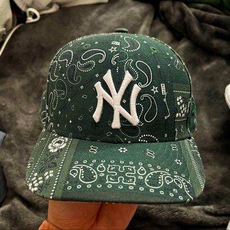 Low Profile. Condition 10/10. Never Worn, Only Tried On. Dead Stock. Custom Fitted Hat, Hat Designs Ideas, Cool Caps Hat, Cool Hats For Women, Hat Design Ideas, Bandana Clothes, Custom New Era Hats, Ny Baseball Cap, Hats Streetwear