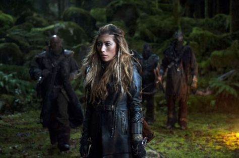 Dichen Lachman as Anya in The 100. Anya The 100, Grounder Language, The 100 Grounders, The 100 Language, The 100 Season 1, Dichen Lachman, The 100 Tv Series, Fire Woman, Sky People