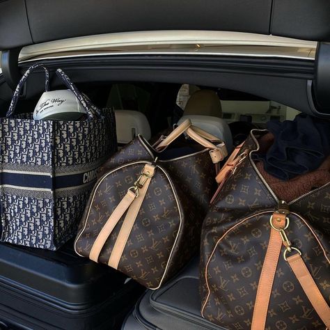 Rachel Ratke on Instagram: “Woke up to 30° weather… let’s go back” Louis Vuitton Luggage Aesthetic, Louis Vuitton Luggage, Ski Trip, Louis Vuitton Speedy Bag, Beautiful Makeup, Louis Vuitton Damier, Camera Bag, Louis Vuitton Monogram, Skiing