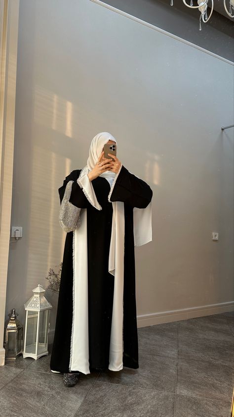 Black and white outfit, modest look ideas, modest fashion inspo, hijabi fashion inspo, modest aesthetics, abaya inspo, abaya outfit Fashion Inspo Modest, Black And White Abaya, White Abaya, Abaya Outfit, Outfit Modest, Black And White Outfit, White Outfit, Hijabi Fashion, White Outfits