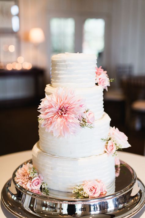 Wedding Cake Dahlia, Dahlia Wedding Cake, Dahlia Cake, Dahlia Wedding, Wedding Cake Dessert Table, Dahlias Wedding, Bride And Groom Cake Toppers, Traditional Wedding Cake, Wedding Cake Photos