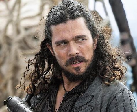 Luke Arnold see him in Black Sails Luke Arnold Black Sails, Luke Arnold, Black Sails Starz, Zach Mcgowan, Charles Vane, Golden Age Of Piracy, Black Sails, Treasure Island, Jon Snow