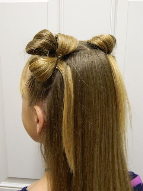 Clover Hairstyle, Clover Hair, Cool Easy Hairstyles, Girl Hair Dos, Girls Hairstyles Easy, Cute Simple Hairstyles, A Ponytail, Hair Do, Holiday Hairstyles