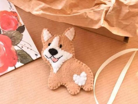 Felt dog ornament, Felt animal patterns, Felt brooch Felt Corgi, Plushie Ideas, Corgi Stuff, Corgi Ornament, Brooch Felt, Felt Dog Ornament, Felt Dog, Baby Mobil, Felt Animal Patterns