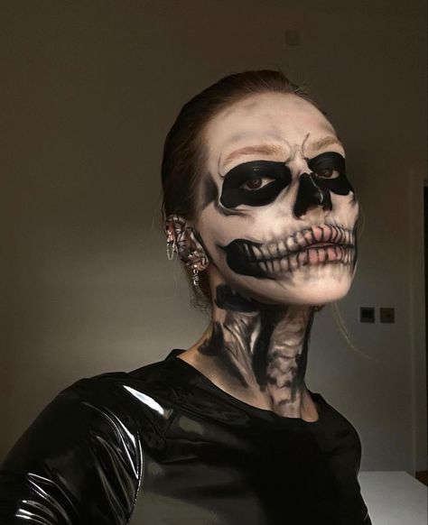 #halloween #makeup #costume #halloweenmakeup #skull Skeleton Makeup Beard, Realistic Halloween Costumes, Grim Reaper Makeup, Halloween Beauty Makeup, Halloween Makeup Costume, Skull Face Makeup, Beard Makeup, Halloween Skeleton Makeup, Skull Face Paint