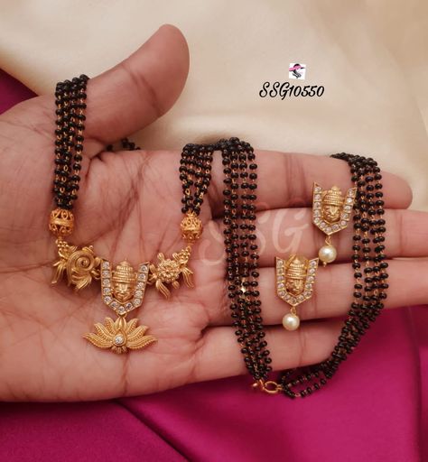 Trending Jewlery Designs 17 Feb 24 - Indian Jewelry Designs Trending Mangalsutra Designs, Black Jewelry Necklace, Bridesmaid Pearl Necklace, Silver Anklets Designs, 17 Feb, Temple Jewelry Necklace, Delicate Gold Jewelry, Necklace Set With Earrings, Neck Pieces Jewelry