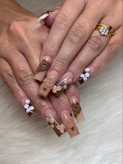 Brown Flower Nails, Brown Nails Art, Acrylic Design Nails, Nude Brown Nails, Nails 3d Flowers, November Nail Designs, Flare Nails, Brown Nail Art, Brown Acrylic Nails