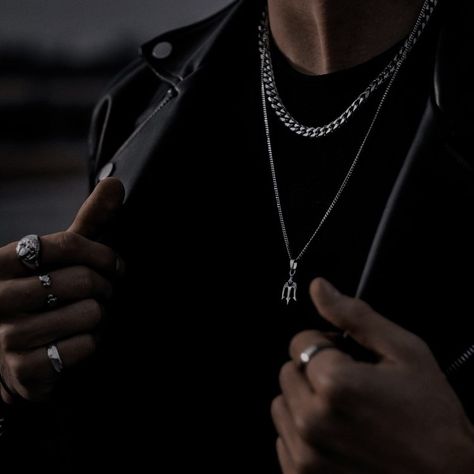 Gloves Aesthetic, Chains Aesthetic, Toni Mahfud, Silver Swan, Aesthetic Guys, Book Boyfriends, Character Aesthetic, Chains For Men, Black Aesthetic