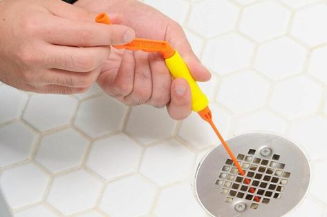 Clogged drains are a nightmare in any sink, especially when hair catches and clogs them. Solve your problems with the best drain cleaner for hair clogs. Remove Hair From Drain, Clean Shower Drain, Hair Clogged Drain, Best Drain Cleaner, Bathroom Drainage, Drain Clog Remover, Drain Cleaners, Clean Bathroom, Bathroom Drain