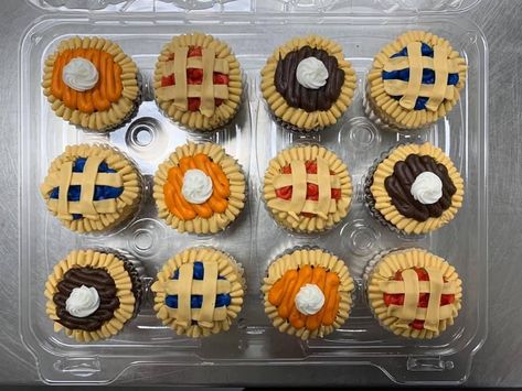 Mini Pie Cupcakes, Thanksgiving Cakes And Cupcakes, Fun Thanksgiving Cupcakes, Pie Themed Cupcakes, Pie First Birthday Party Ideas, Pie Cupcakes Decorated, Cake That Looks Like Pie, Thanksgiving Themed Cupcakes, Pie Smash Cake