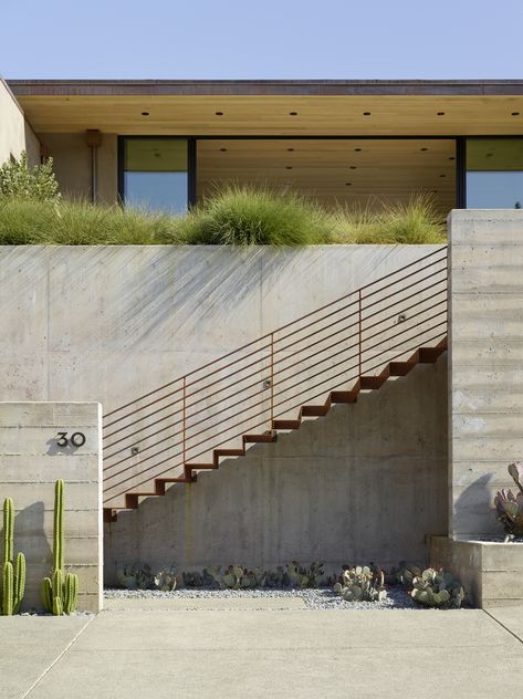 Exterior Staircase Design, Outdoor Stairs Design, Outside Stairs Design, Stair Outdoor, External Stairs, Stairs Outdoor, Charlie Barnett, External Staircase, Concrete Staircase