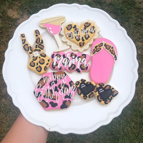 Cheetah Cookies, Frosting Cookies, Royal Frosting, Leopard Birthday, Summer Cookies, Cookie Frosting, Iced Cookies, Birthday Cookies, Instagram Summer