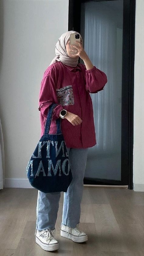 Mom Clothing Style, Ootd Ngampus, Jaket Denim, Muslimah Outfit, Muslim Outfits Casual, Hijab Style Casual, Islamic Dress, Hijabi Fashion Casual, Fashion Top Outfits