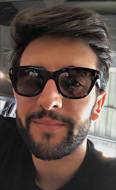 Piero Barone Selfie, Cello Photography, Piero Barone, Sweet Love Text, Visa Debit Card, New Photo Download, Italian Men, Famous Singers, Photo Download