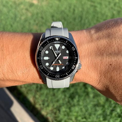 Ownership Report: Belhamel SKXR1-3 Rubber Strap for Seiko SKX 013 Review — meticulist Seiko Sport, Seiko Skx, Seiko 5 Sports, Divers Watch, Seiko 5, Rubber Watches, Seiko Watches, Dive Watches, Watch Strap