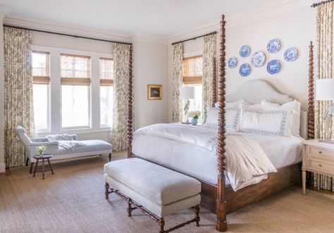 Traditional with a Twist- ELLEDecor.com White Beadboard Ceiling, 4 Poster Bedroom, Four Poster Bedroom, Four Poster Beds, Poster Beds, Bedroom Inspirations Master, White Beadboard, Beadboard Ceiling, Cream Walls