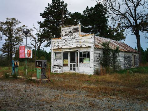 Old General Stores, Disney Eyes, Environment Photography, Old Gas Pumps, Old Country Churches, Car Loan, Clap Clap, Old Gas Stations, Country Church