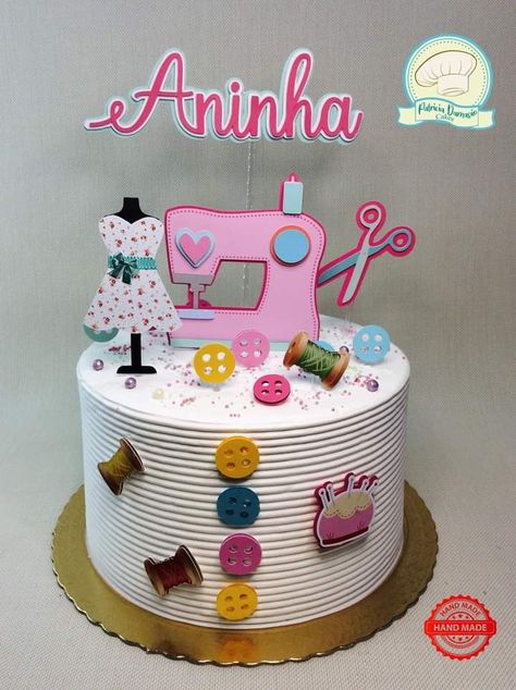 Sewing Cake Design, Birthday Cake For Crafter, Tailor Cake Ideas, Sewing Machine Cake Ideas, Sewing Machine Cake, Cake Shop Design, Sewing Cake, Photo Cake Topper, Vintage Birthday Cakes