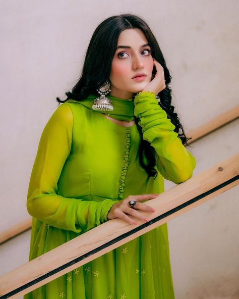 Parrot Colour Suit Design, Parrot Colour Combination Suits, Parrot Green Suits Women Indian, Parrot Green Dress, Green Pakistani Dress, Green Suit Women, Parrot Green Saree, Saree Color Combinations, Green Anarkali