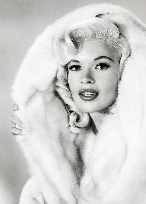 Jayne Mansfield surrounded by fur ~ Find your own dream vintage fur at moxiefurs.com! Diana Dors, Old Hollywood Actresses, Jayne Mansfield, Classic Actresses, Marilyn Monroe Photos, Hollywood Legends, Vintage Fur, Hollywood Glam, Blonde Bombshell