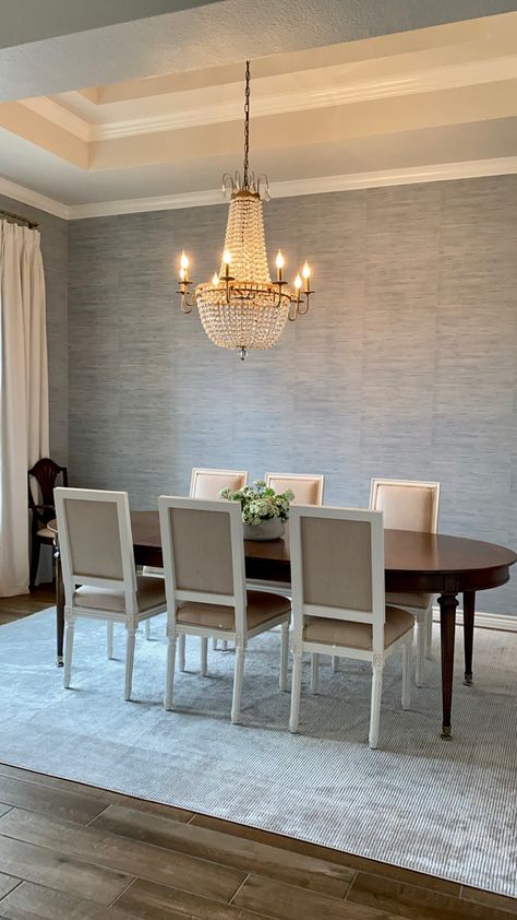 Grass cloth wallpaper - Formal Dining Room Grasscloth Wallpaper Dining Room, Grasscloth Dining Room, Dinning Room Wallpaper, Dream House Dining Room, Wallpaper Dining Room, Wallpaper Dining, Cloth Wallpaper, Dining Room Accent Wall, Wallpapers Home