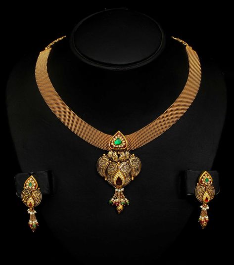 Short necklace Naanu Design, Gold Necklace Designs For Women, Kundan Haram, Antique Gold Necklace, Oxidised Necklace, Latest Indian Jewellery, 22 Carat Gold Jewellery, Wedding Jewelry Sets Bridal Jewellery, Nyc Jewelry