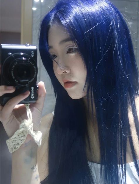 Overtone Blue On Brown Hair, Blue Hair Inspo Color, Midnight Dark Blue Hair, Straight Blue Hair, Midnight Blue Hair Color, Blue Hair Pfp, Deep Blue Hair, Long Blue Hair, Midnight Blue Hair